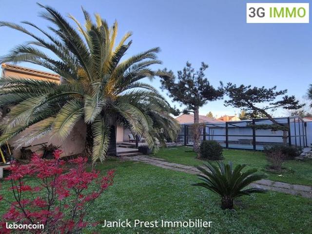 Maison familiale 152 m² – piscine couverte – 4 ch cadre calme et recherché