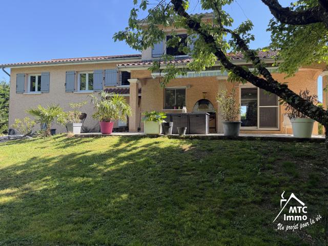 MAISON FAMILIALE 158 M2 / TERRAIN 806 M2 / GARAGE