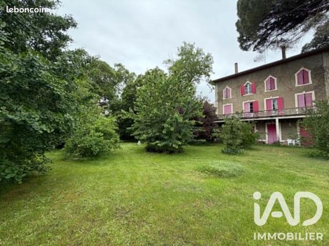 Maison familiale 15 pièces 570 m²
