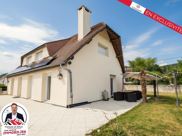 MAISON FAMILIALE 163 m² 7 PIÈCES 5 CHAMBRES BUREAU SOUS SOL TERRAIN PLAT SECTEUR RÉSIDENTIEL