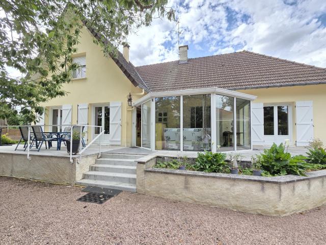 Maison familiale 168m2, sous sol complet et terrain Avermes