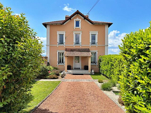 MAISON FAMILIALE 170 M2 5 CHAMBRES TERRAIN
