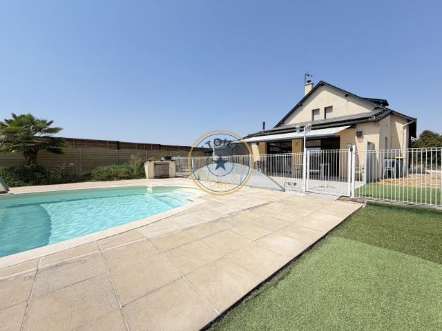 Maison familiale 187m2 Seiches sur le Loir/Corzé Piscine et Garage