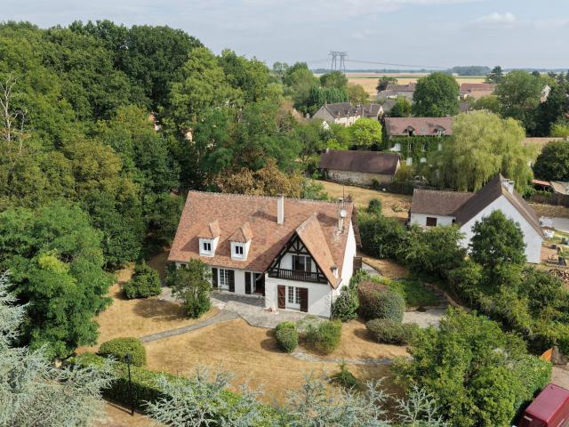 MAISON FAMILIALE 10 PIECES 6 CHAMBRES SOUS SOL TOTAL TERRAIN DE 1800M2