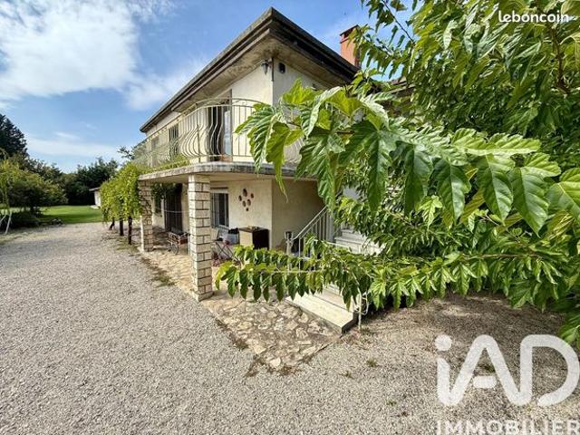 Maison familiale 11 pièces 210 m²