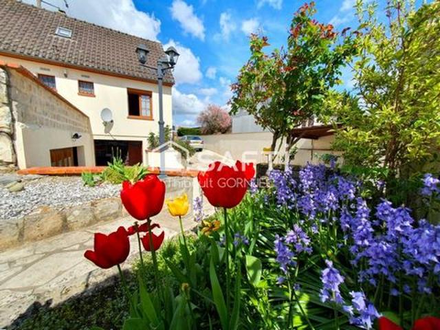 Maison familiale 120 m², 5 chambres, grand jardin avec arbres fruitiers, double garage avec fosse