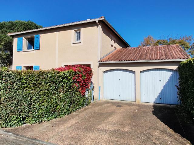 Maison familiale 130 m2 à Malause ? 5 chambres, véranda, double garage ? Cadre calme