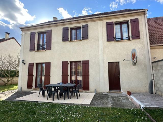 Maison familiale 130 m² 6 chambres jardin 383 m² et garage