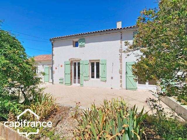 Maison familiale 131 m² – 4 chambres + bureau – vie de plain pied – jardin 620 m² – La Chapelle Gaudin Argentonnay 79150