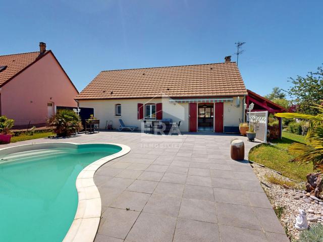 Maison familiale 138 m2 avec piscine La Chapelle Saint Ursin
