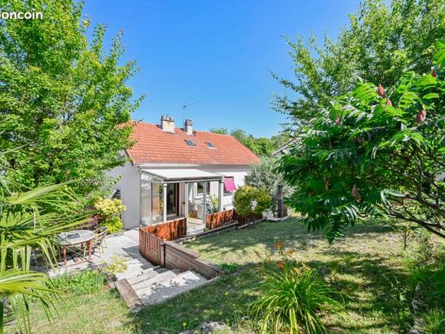 MAISON FAMILIALE 200m²
