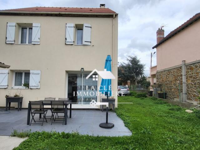 Maison familiale 3 chambres à vendre Proche écoles, commer
