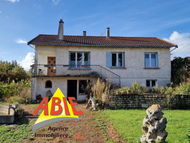 Maison familiale 3 chambres/ jardin/ proche du bourg de DAMVIX