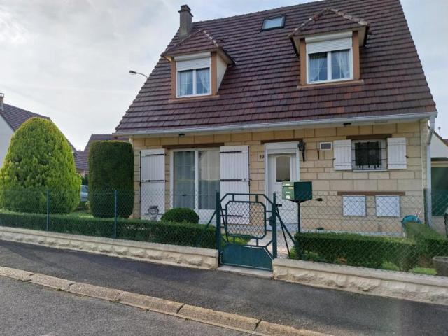 Maison familiale 3 chambres – Jardin & terrasse – Garage – Senlis