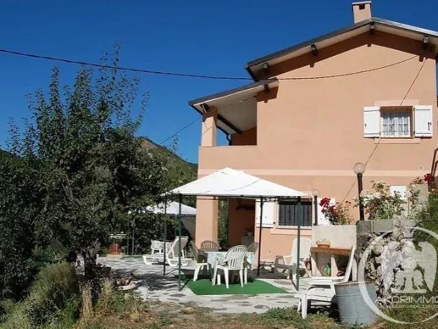 Maison familiale 4 chambres à La Brigue avec vue montagne 129m² La Brigue
