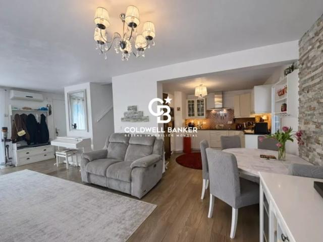 Maison familiale 4 chambres avec vue dégagée à Cogolin