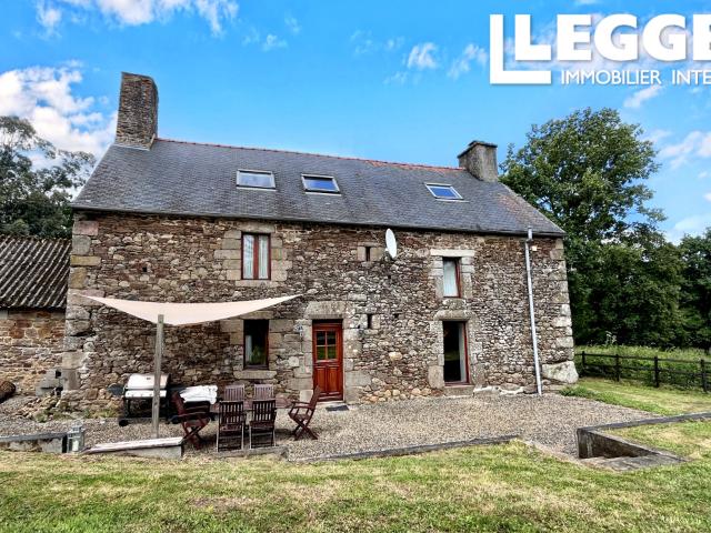 Maison familiale 4 chambres avec charme en campagne, jardin, terrasse et beaux espaces de vie près de Épiniac