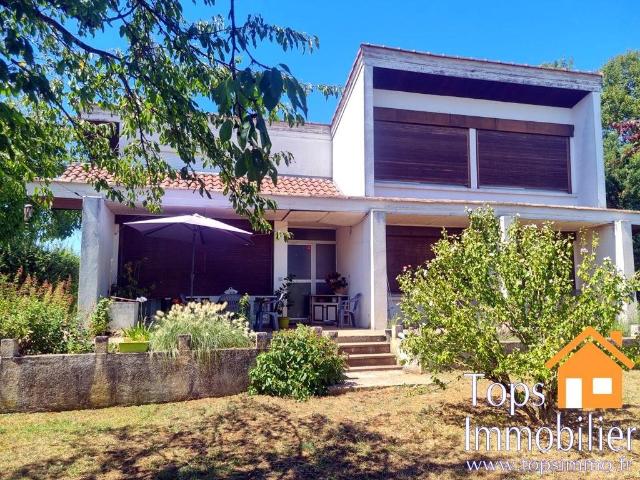 Maison familiale 4 chambres avec dépendances sur terrain pay. 119m² Villefranche de Rouergue