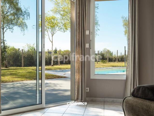 MAISON FAMILIALE 4 CHAMBRES AVEC GARAGE, JARDIN ET PISCINE