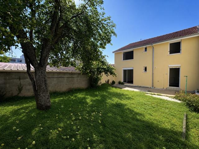 Maison familiale 4 chambres avec jardin