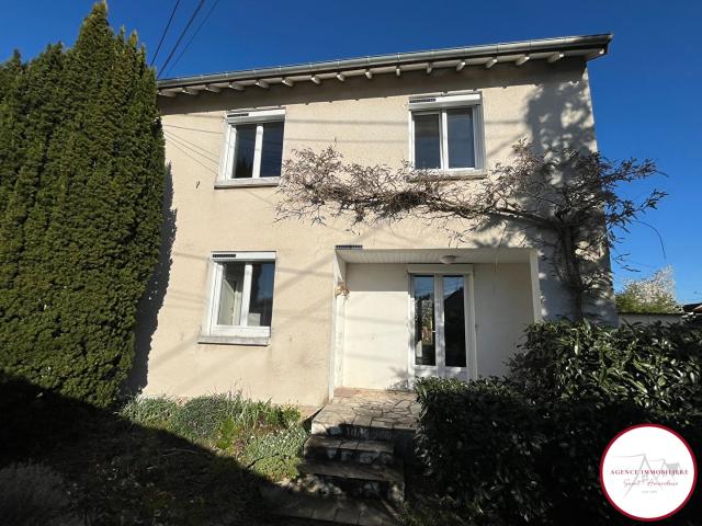 Maison familiale 4 chambres avec jardin SAINT AMAND MONTROND
