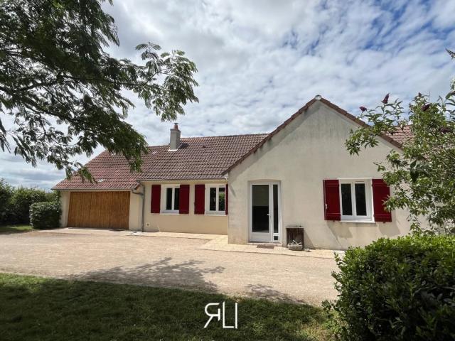 Maison familiale 4 chambres, double garage, grand jardin