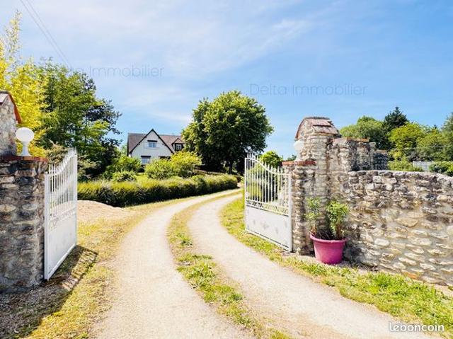 Maison familiale 4 chambres sur parc clos et arboré de 6589m²