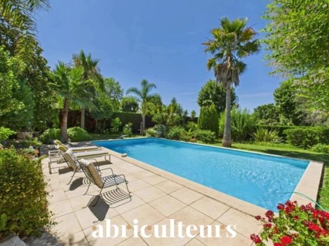 Maison familiale 5 chambres avec piscine et jardin en vente La Colle sur Loup 06480