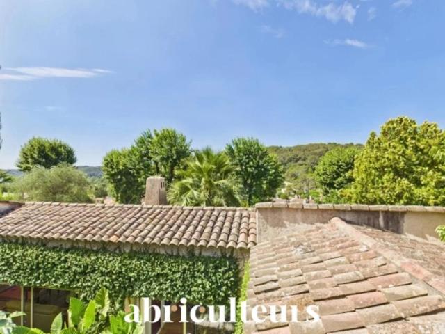 Maison familiale 5 chambres avec piscine et jardin La Colle sur Loup 275 m²