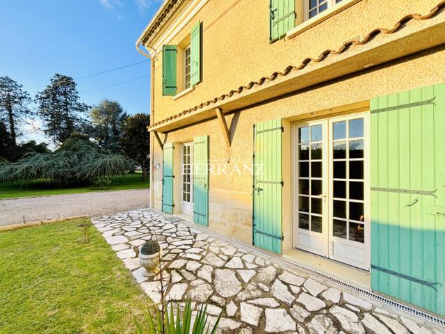 Maison familiale 5 chambres jardin piscine 20min de