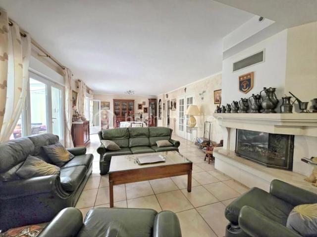 Maison familiale 5 chambres sous sol total au coeur de Ballainvilliers