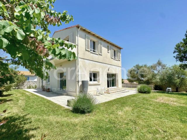 Maison familiale 5 chambres Piscine et dépendances 700 m