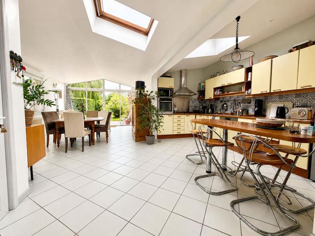 Maison familiale 5 pièces avec grand jardin, garage et cave