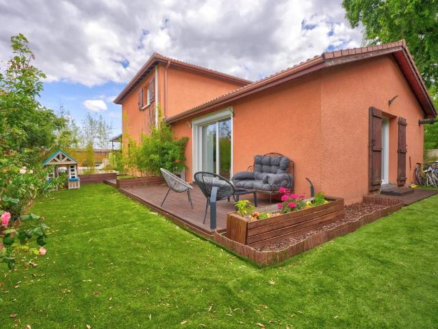 Maison familiale 5 pièces de 130 m² avec piscine et jardin