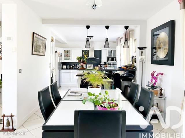 Maison familiale 5 pièces 150 m²