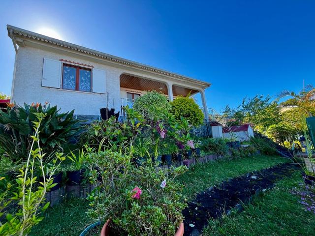 Maison familiale 5 pièces 3 chambres Trois Bassins les haut