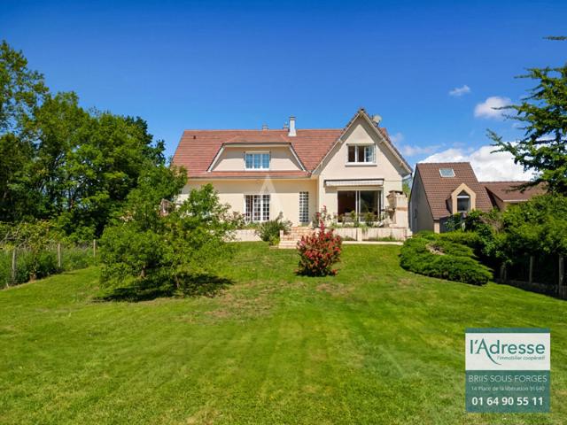 Maison familiale 6 chambres, sous sol total, terrain 1590 m²