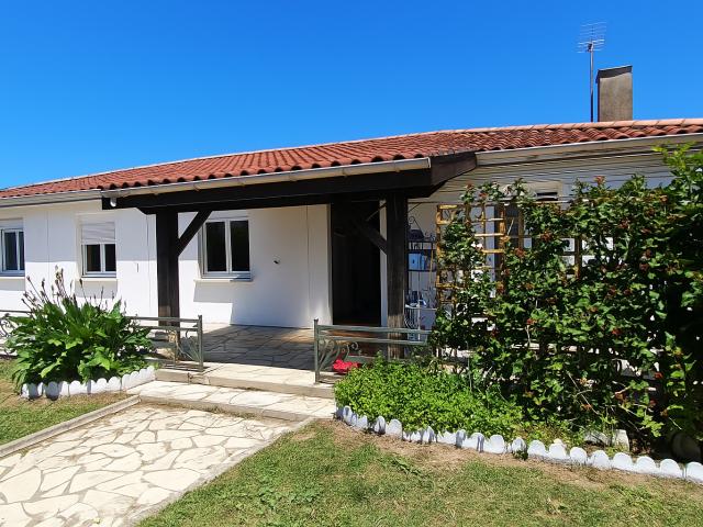 Maison familiale 6 pièce s 113 m2 à Yvrac