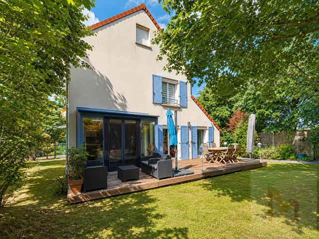 Maison familiale 6 pièces de 156 m2 avec jardin et garage