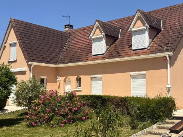 Maison 6 pièces de 187 m² avec appt indép véranda, garages
