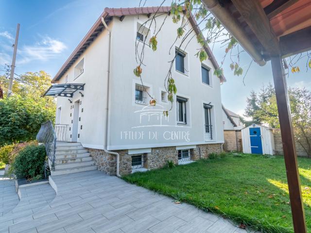 Maison familiale 6 pièces de 122m2 à VILLENEUVE LE ROI