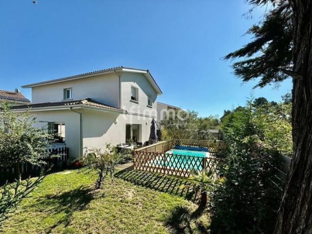 Maison Familiale 6 pièces 146m2 Piscine