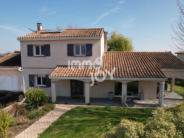 Maison familiale 6 pièces 156 m2 sur terrain arboré de 1 0