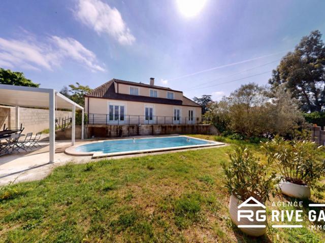 Maison familiale 6 pièces 135 m2 Terrain 960 m2 Piscin