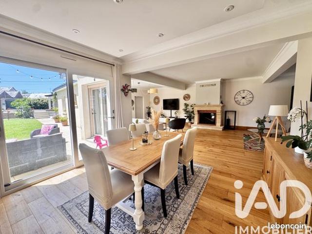 Maison familiale 6 pièces 203 m²