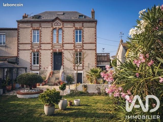 Maison familiale 6 pièces 216 m²