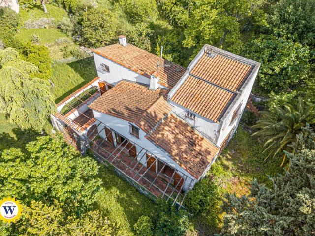 MAISON FAMILIALE 7 PIECES AU CALME A RENOVER