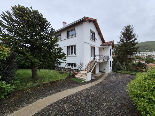 Maison familiale 7 pièces avec jardin et terrasse Clermont Ferrand
