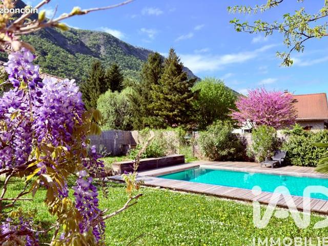 Maison familiale 7 pièces 208 m²