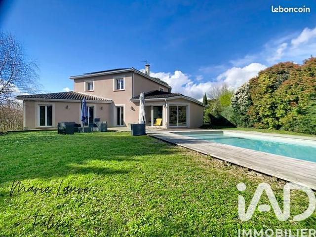 Maison familiale 7 pièces 224 m²